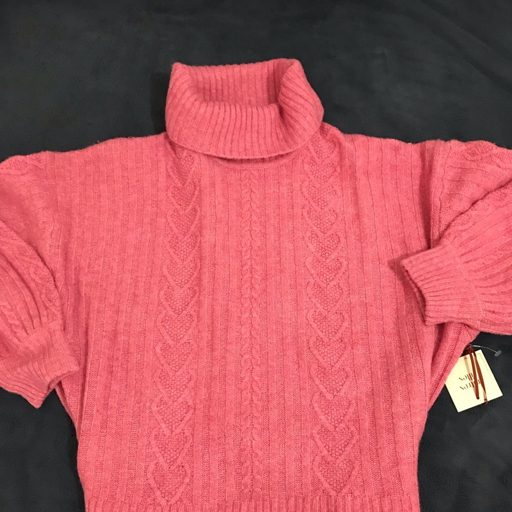 Pink heart turtle neck